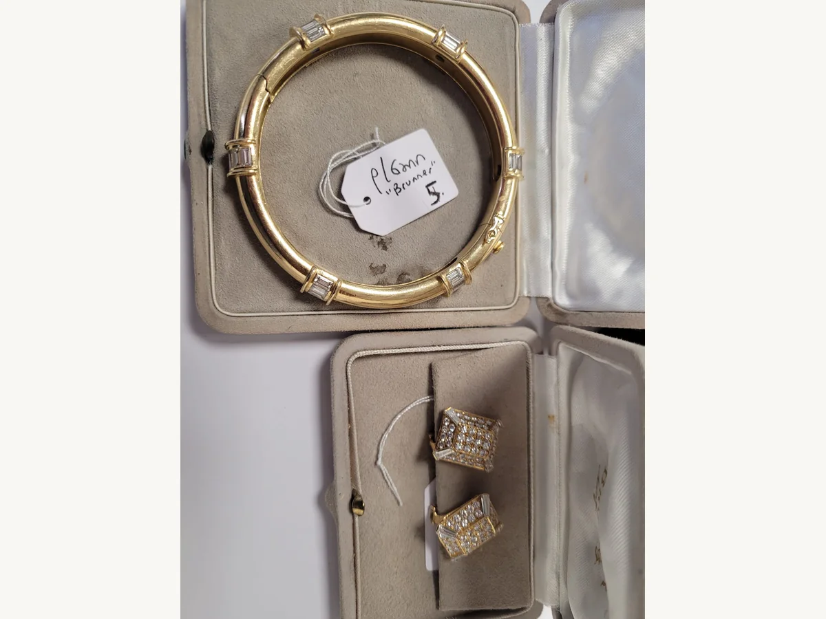 Bague et bracelet presentes en ecrin pour expertise - Basel